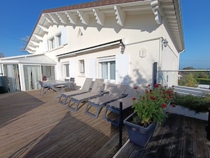 Outdoor dining - quiet comfort cottage, sea view, terraces and heated indoor pool (Ver-Sur-Mer)