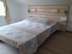 1 dormitorio, tabla de planchar con plancha, wifi