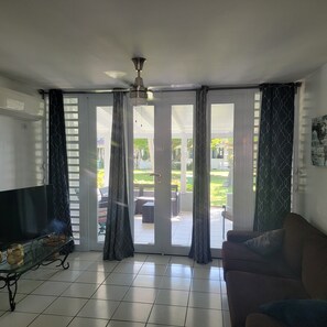 Smart TV, DVD player