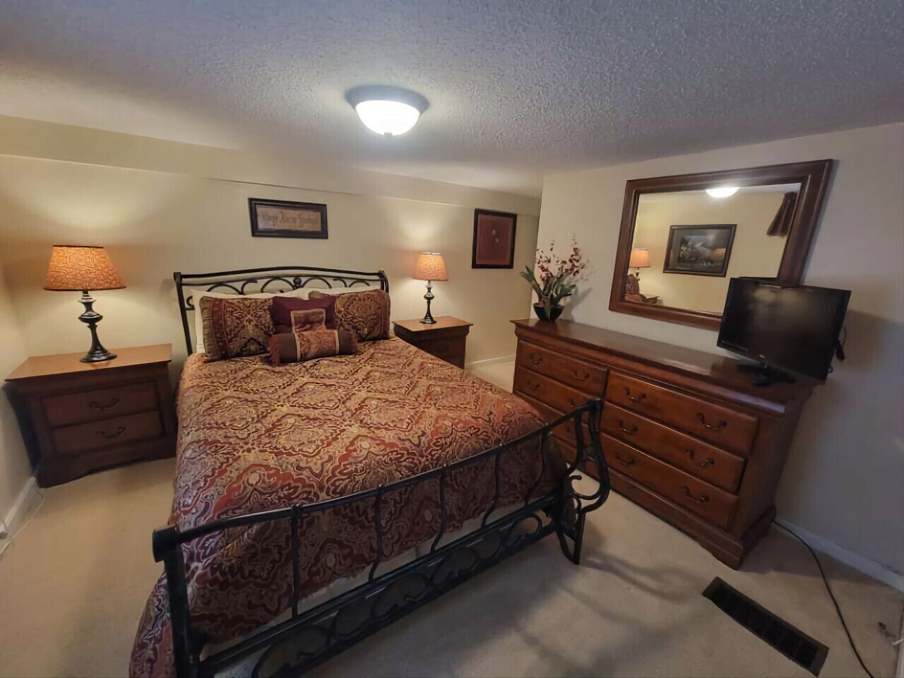 5 bedrooms, iron/ironing board, travel cot, WiFi
