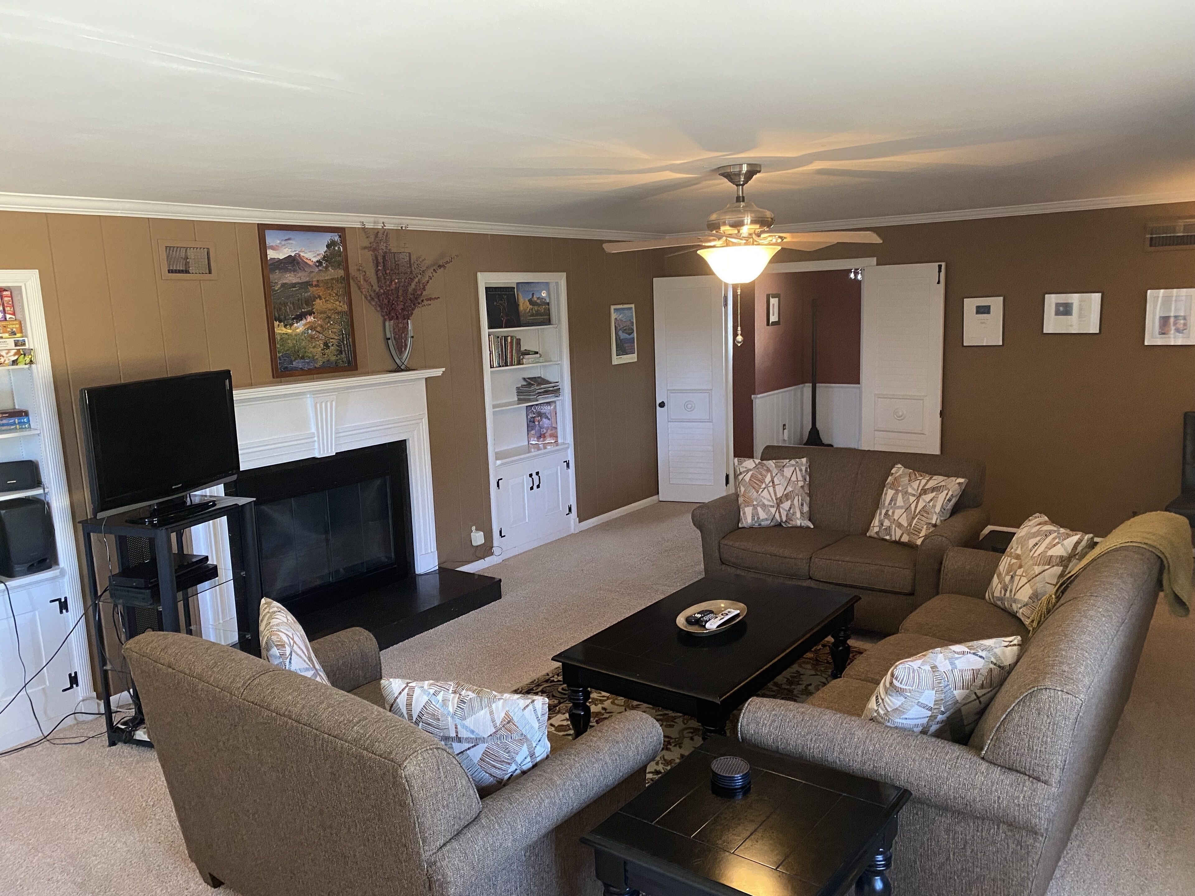 Close to dwtn mtn. views off deck, hot tub (May-Oct), 5 min to RMNP & Low Prices