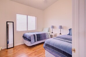 3 bedrooms, desk, iron/ironing board, free WiFi