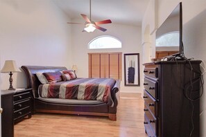 3 bedrooms, desk, iron/ironing board, free WiFi