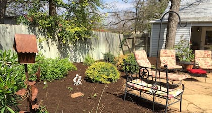 Across Street From Comal River, 1 Block To Schlitterbahn, 3 Blocks To Downtown