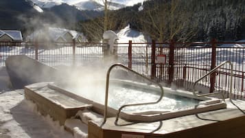 Baignoire à remous extérieure