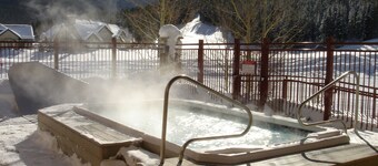 Ski-In/Ski-Out Super Bee Lift