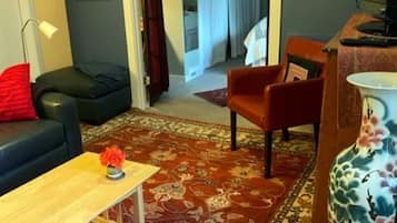 Een televisie, een dvd-speler en boeken