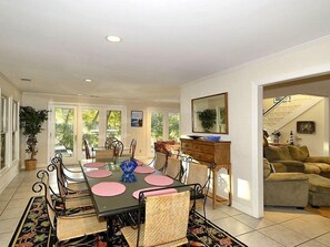 Dining - Beach Oriented on the Ocean Golf Course-Large Pool --MAY BE HEATED --NO PETS (Hilton Head Island)