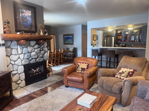 Snowcreek V 2 Bedroom 2 Bath Cozy 5 ⭐️ Mountain Retreat!