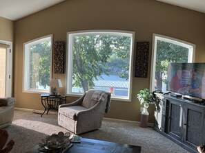 Smart-TV, videospill og DVD-spiller