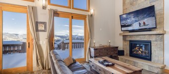 Beautiful 7 BEDROOM, 3 gathering areas, pool table, hot tub, and huge deck with 360-degree views!!