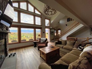 TV, fireplace, ping pong - M1 Luxury home, walk to Mount Washington Hotel! AC, heated floor, stunning views. POOL/GYM! (Bretton Woods)