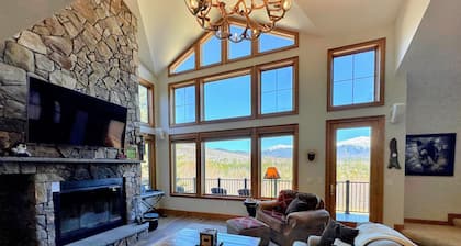 MM1: STUNNING Bretton Woodsin ylellinen koti, lyhyen kävelymatkan päässä kuuluisalta Mount Washington -hotellilta! Osa parhaista vuoristomaisemista Bretton Woodsissa! Ilmastointi, Lämmitetyt lattiat, 3 takkaa, Sonos, viinijääkaappi, kokkikeittiö. 5 min...