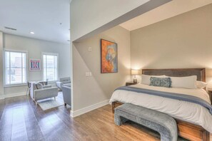 1 slaapkamer, een strijkplank/strijkijzer, reisbedje, gratis wifi