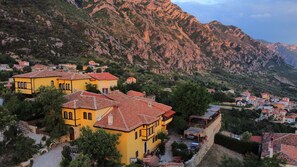 Front of property - Rooms Merlika (Krujë)