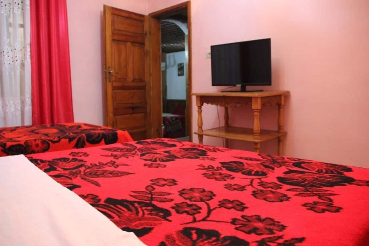 Minibar, soundproofing, WiFi (free), bed sheets