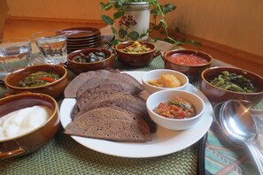 Café da manhã continental todos os dias (USD 2 por pessoa)