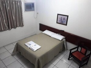 Desk, blackout drapes, iron/ironing board, free WiFi - Hotel Fratelli (Realeza)
