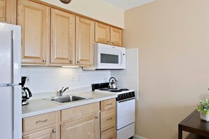 Frigorífic, microones, forn i placa de cuina 