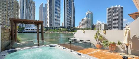 Bain à remous extérieur