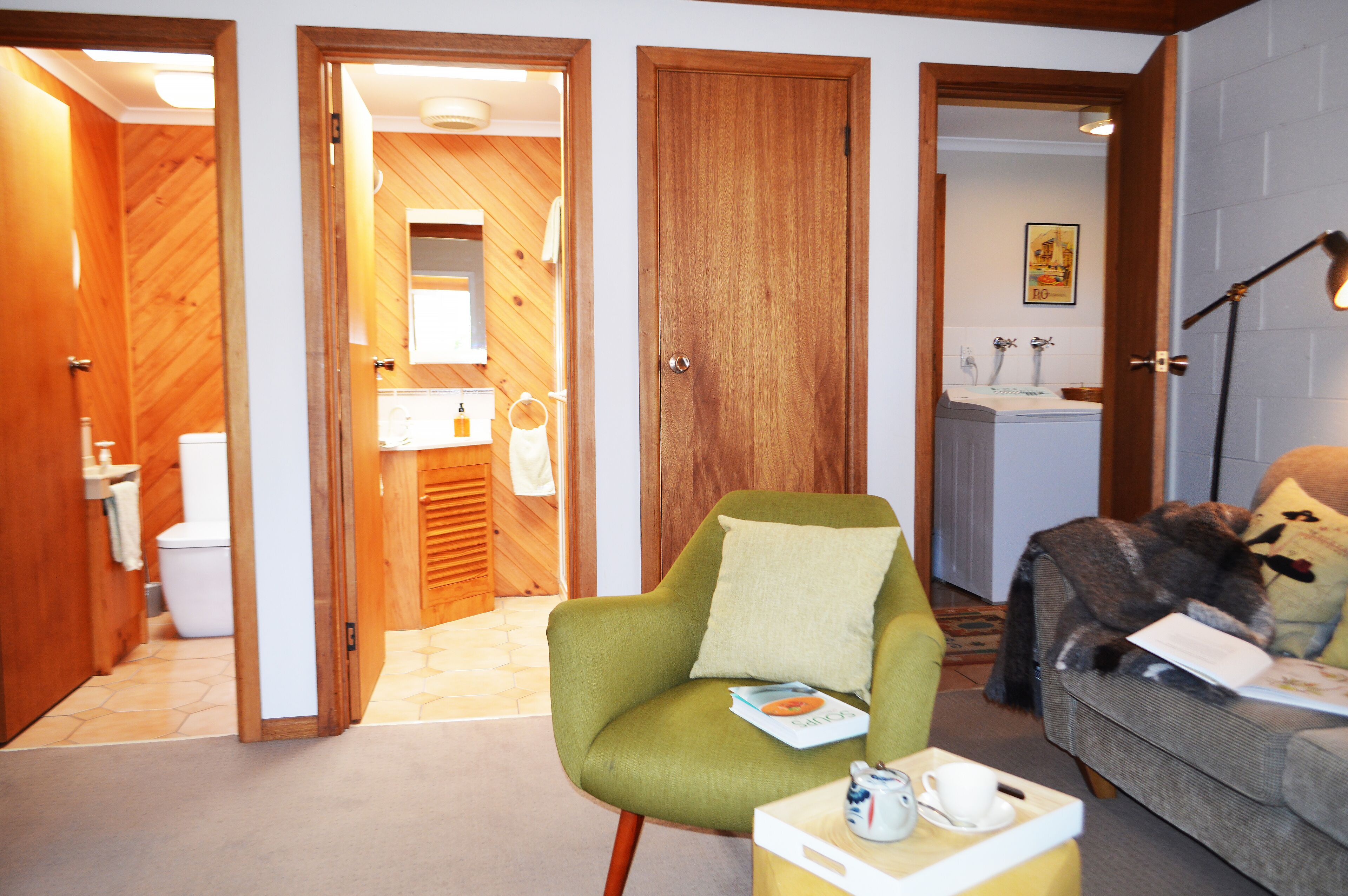 Cosy garden apartment in Sandy Bay. 15 min 401/402 town bus.  FREE Parking/WIFI. — image 10
