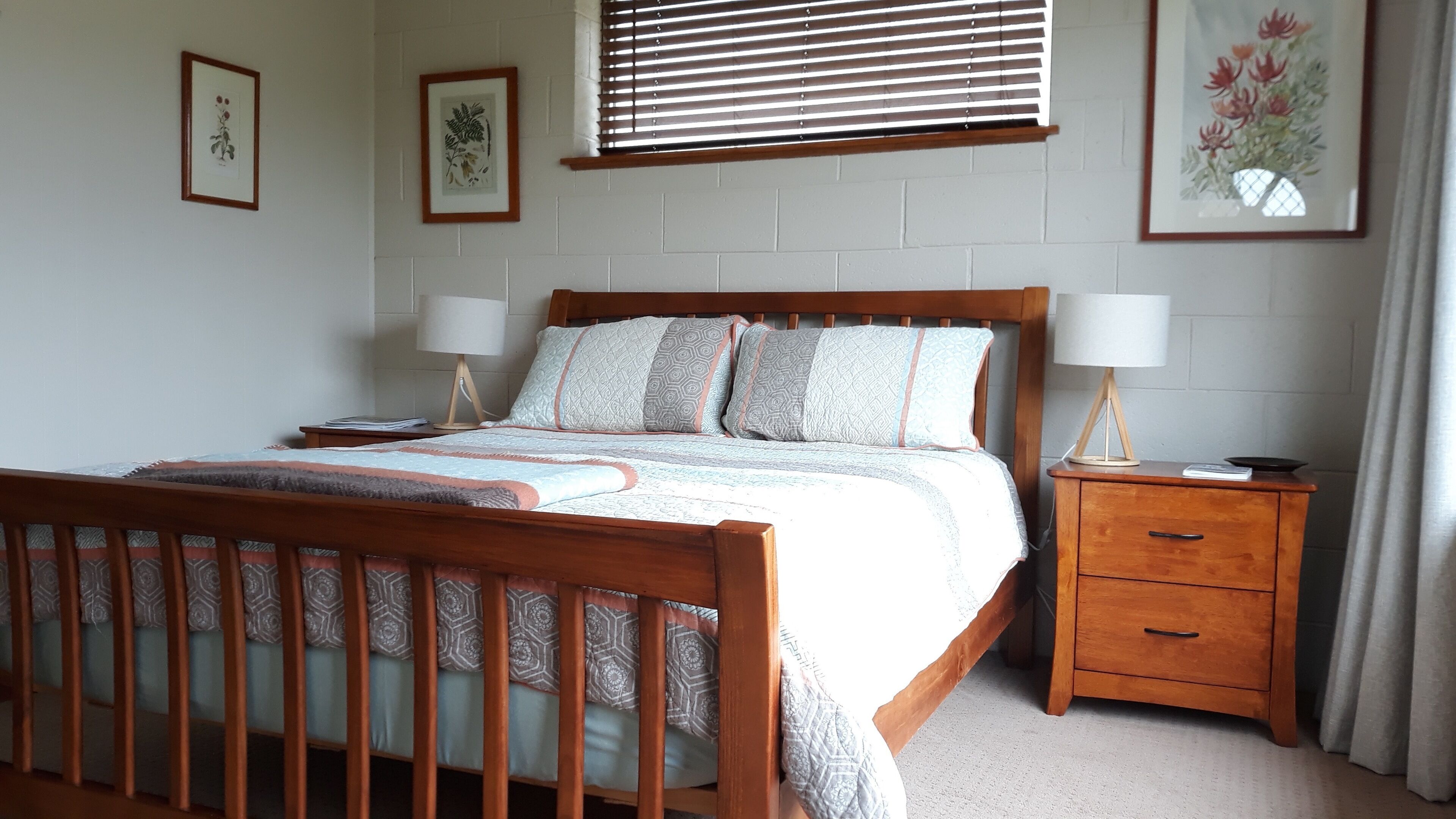 Cosy garden apartment in Sandy Bay. 15 min 401/402 town bus.  FREE Parking/WIFI. — image 14