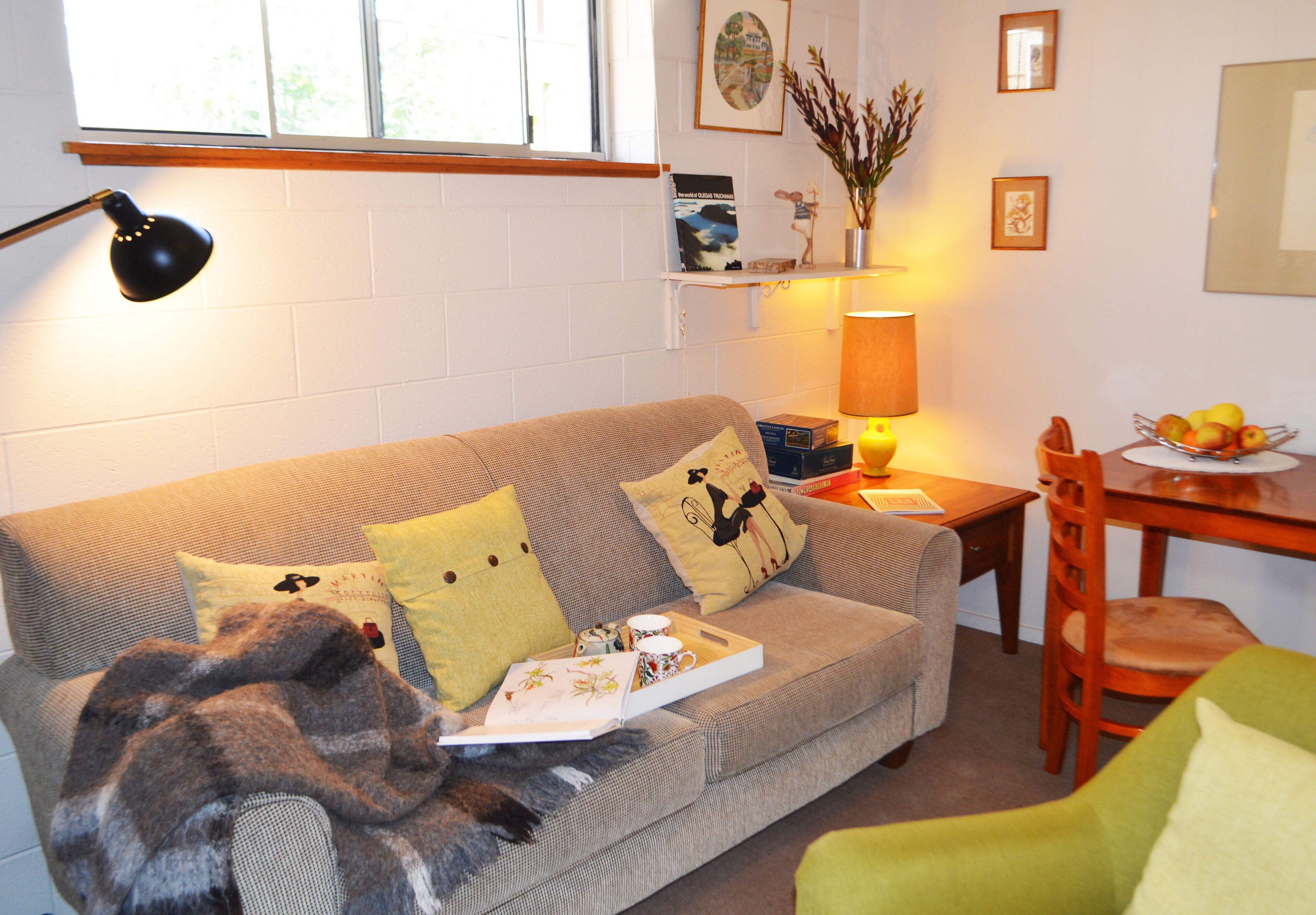 Cosy garden apartment in Sandy Bay. 15 min 401/402 town bus.  FREE Parking/WIFI. — image 13