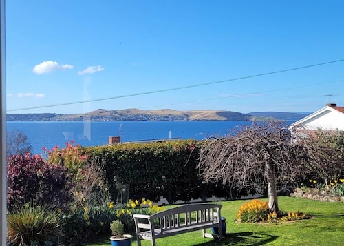 Peaceful Garden Retreat in Sandy Bay.