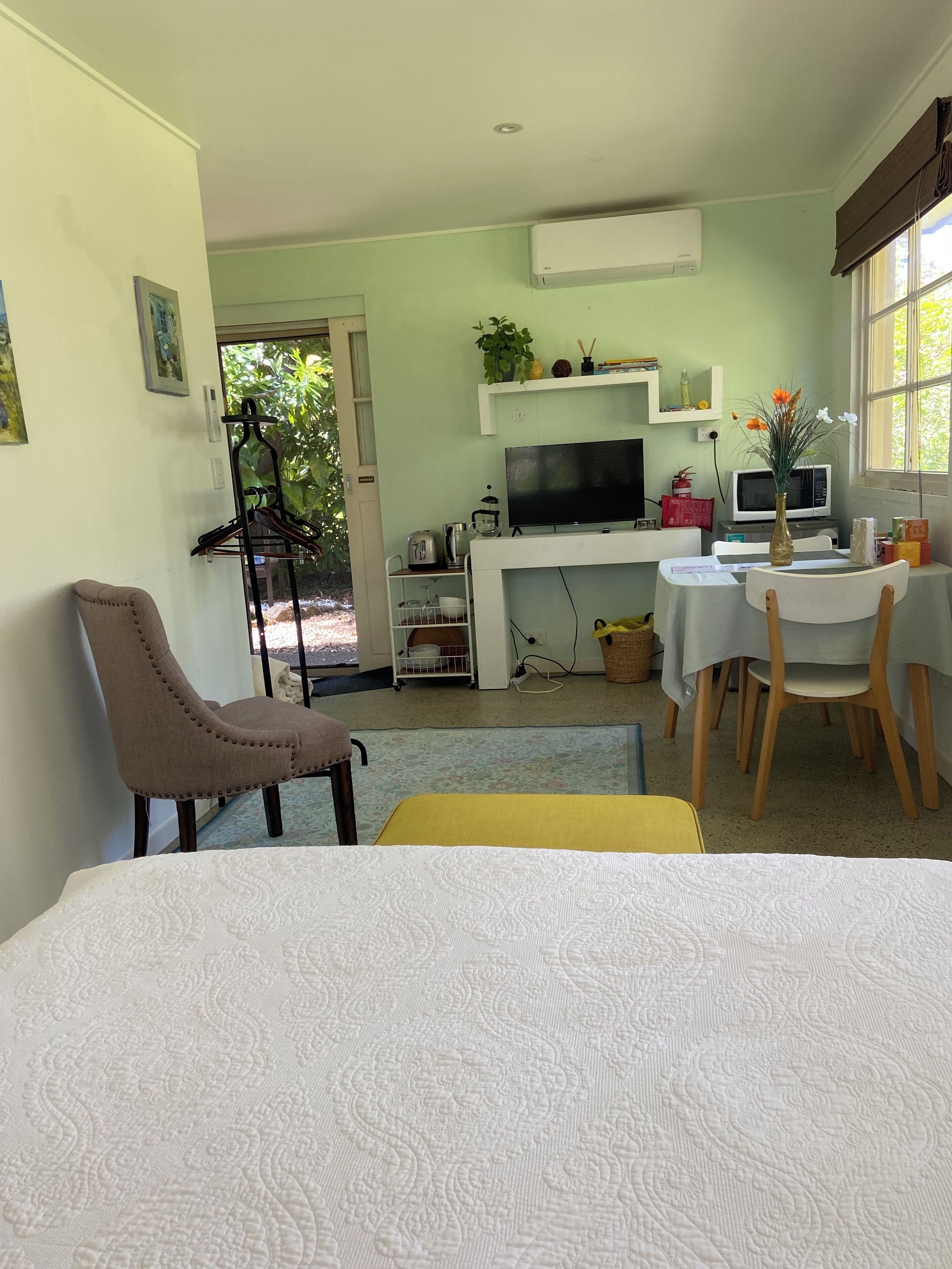 1 bedroom, iron/ironing board, internet, bed sheets