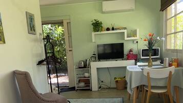 1 bedroom, iron/ironing board, internet, bed sheets