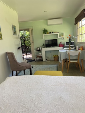 1 habitación, tabla de planchar con plancha y acceso a internet