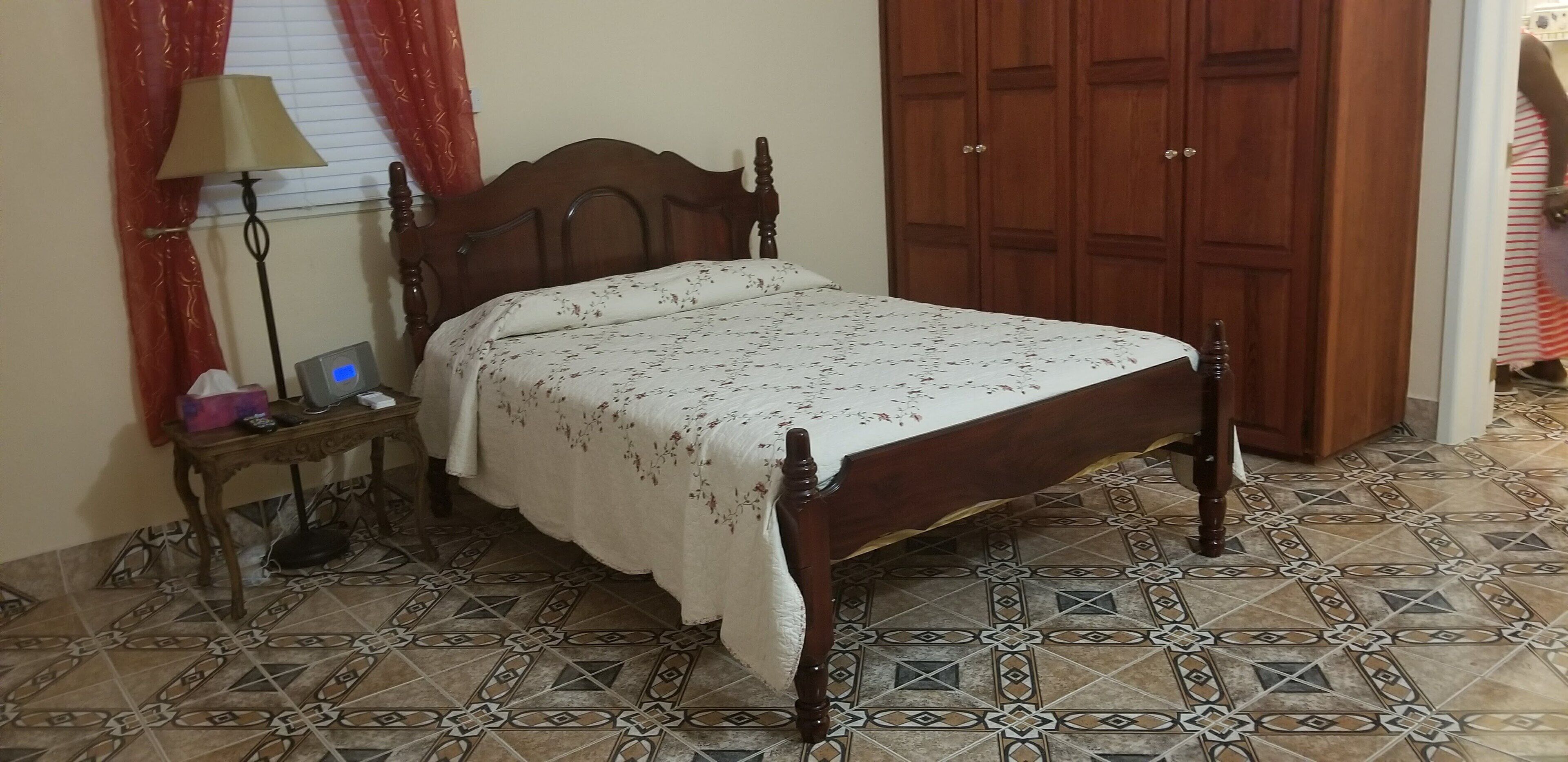 1 多间卧室、熨斗/熨衣板、WiFi、床单