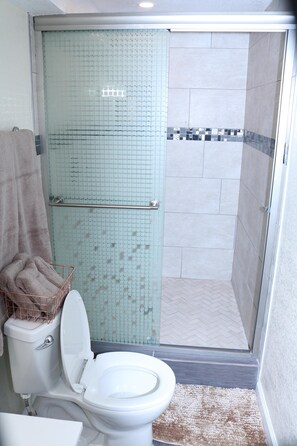 Shower, hair dryer, towels - Cozy & Stylish Walkout Basement Apartment (Aurora)