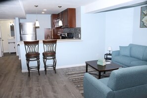 TV - Cozy & Stylish Walkout Basement Apartment (Aurora)