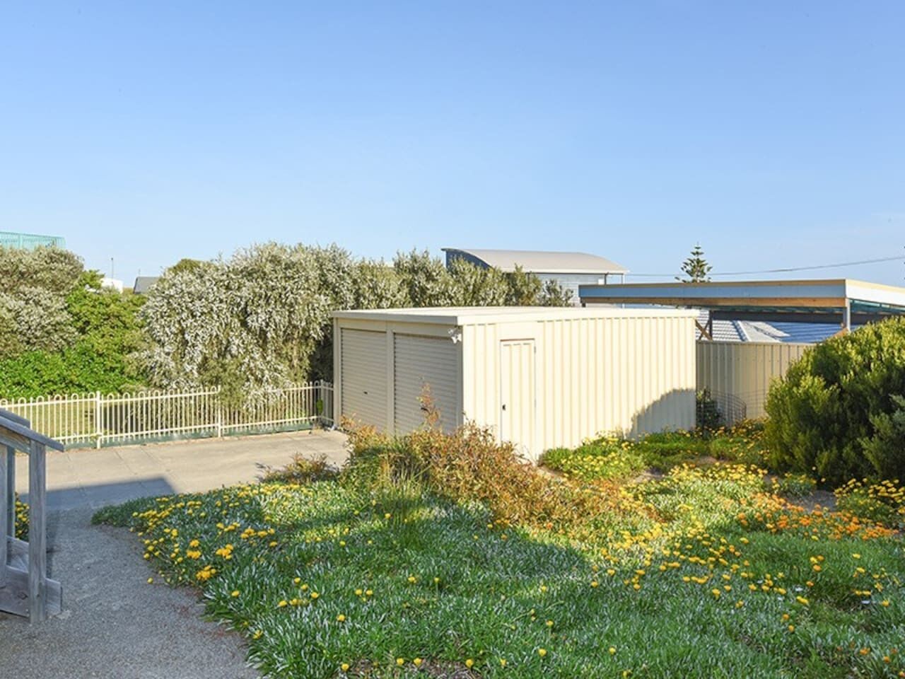Blossom's Paradise Middleton Pet Friendly — image 4