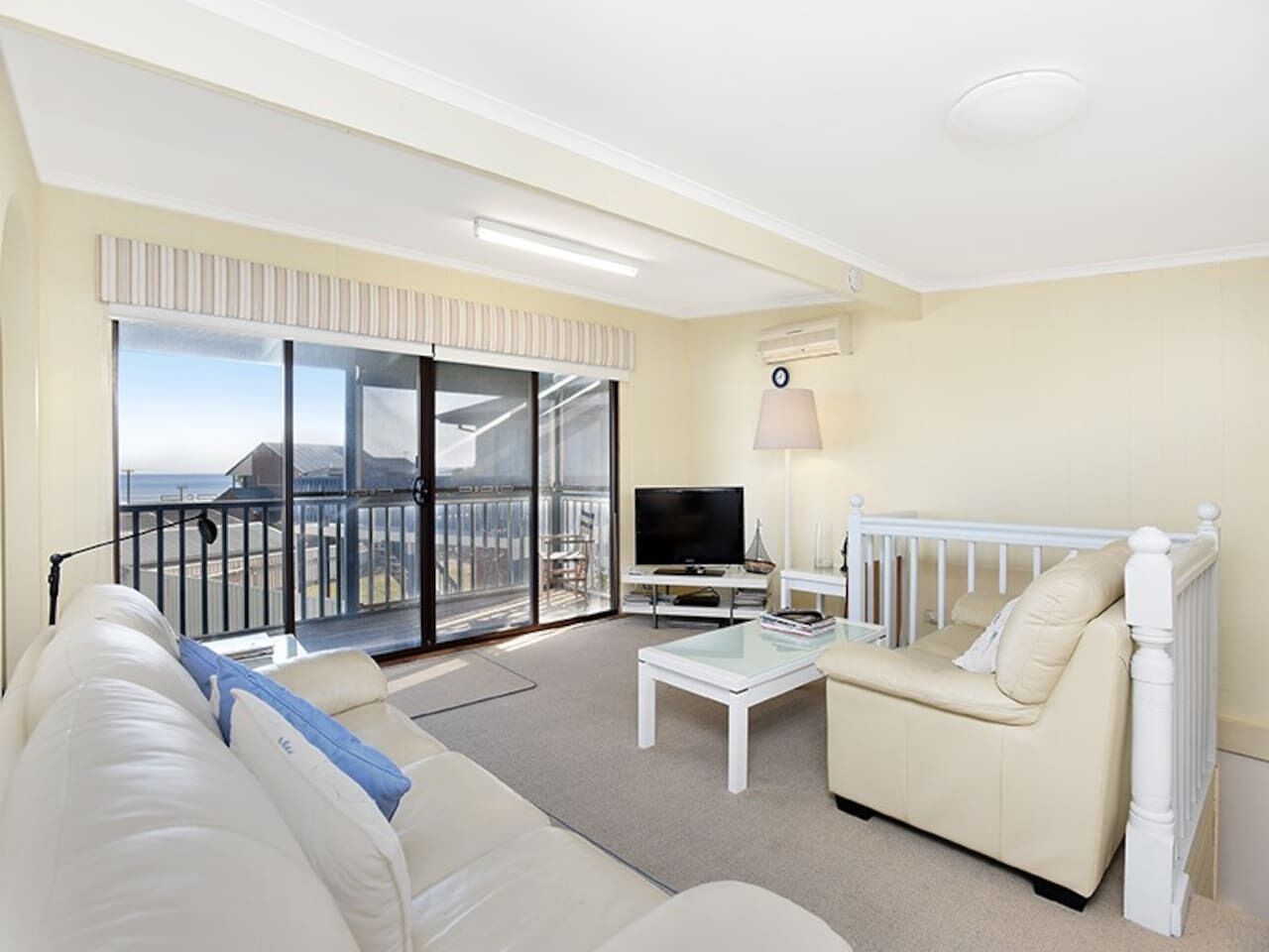 Blossom's Paradise Middleton Pet Friendly — image 6