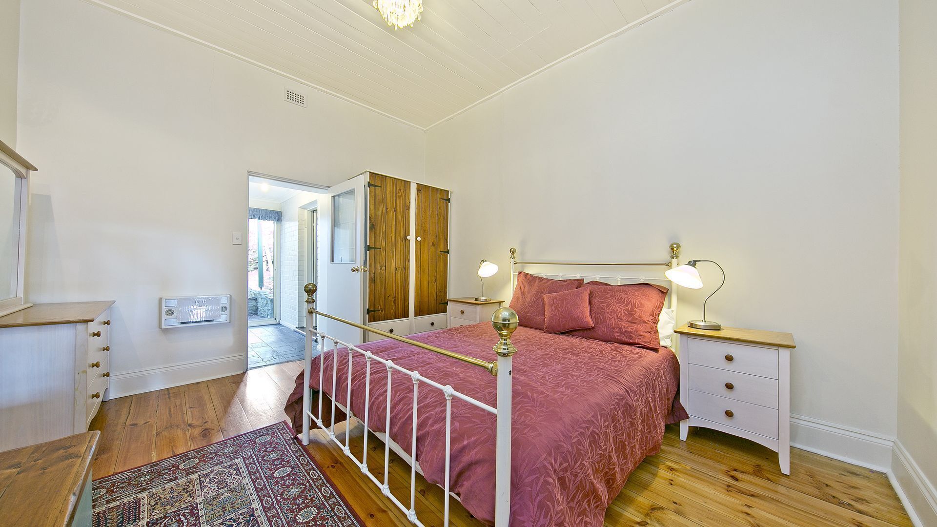 4 chambres, fer et planche à repasser, draps fournis