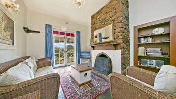 TV, fireplace, DVD player, books