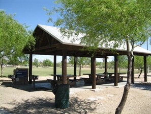 Outdoor dining - Rustic House in Midtown, 2 bdrms,  near Riverpark, Dog Friendly fenced Yard (Tucson)