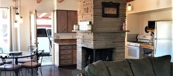 Rustikk 2bdrm hus i midten; 6 sengeplasser