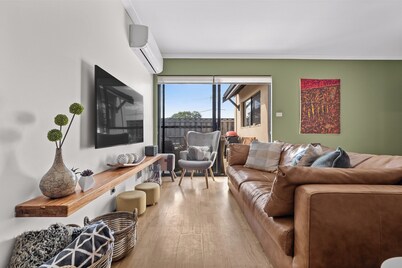 The Terrace House - in the heart of Margaret River (dog-friendly).