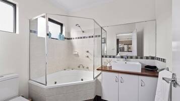 Combined shower/bathtub, hair dryer, towels, soap