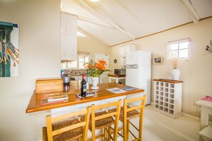 Fridge, microwave, oven, stovetop - Gone to the Beach Villa for 8 guests 50 m from beach in Scarborough, Cape Town (Cape Town)
