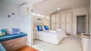 3 bedrooms, desk, iron/ironing board, travel crib