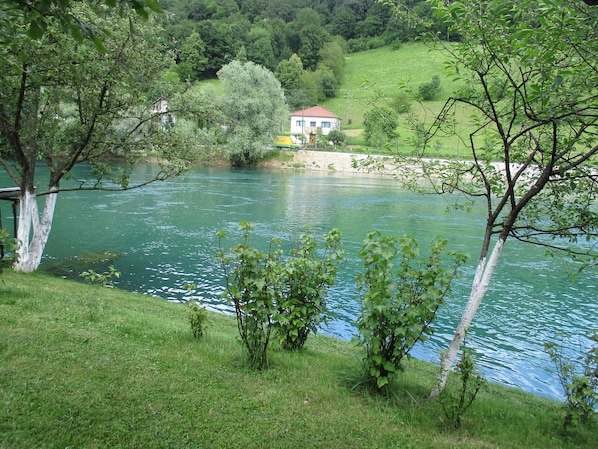 Property grounds - Peaceful Oasis - House For Rest And Relaxation (Bosanska Krupa)