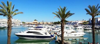 Lovely refurbished 2 bedroom 2 bathroom apartment with A/C in the Algarve