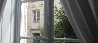 Quite apartment on garden, ideally located in the heart of La Rochelle