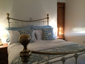 2 bedrooms, iron/ironing board, free WiFi, bed sheets - A peaceful ground floor apartment within our refurbished Sussex barn. (Ticehurst)