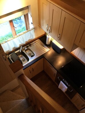 Microwave, dishwasher, cookware/dishes/utensils