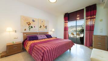 4 bedrooms, iron/ironing board, cots/infant beds, free WiFi